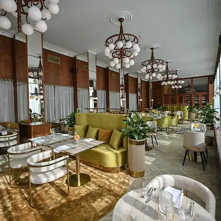 Hotel Devin